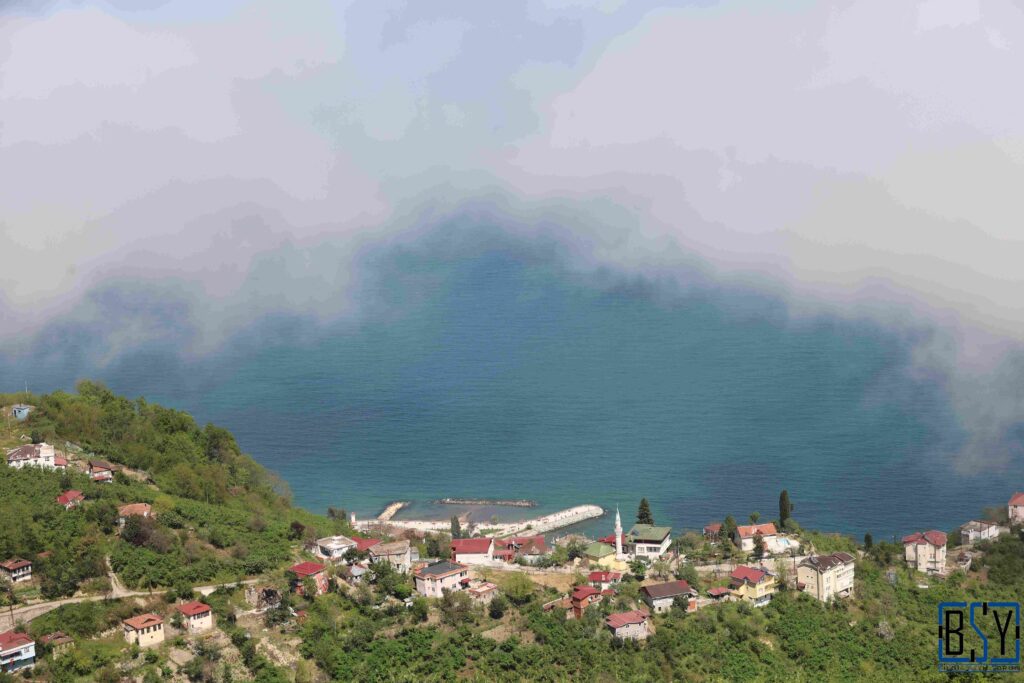 Kalabalık şehir hayatı ve sakin doğa manzaraları